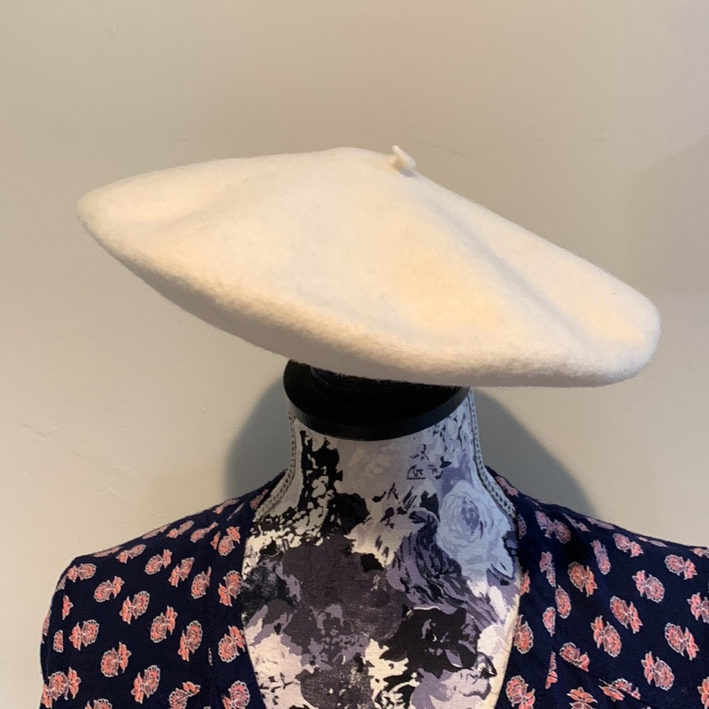 Bloomingdale’s Vintage Wool Beret in Ecru